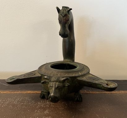 Oil lamp tripod in bronze, the catch representing...