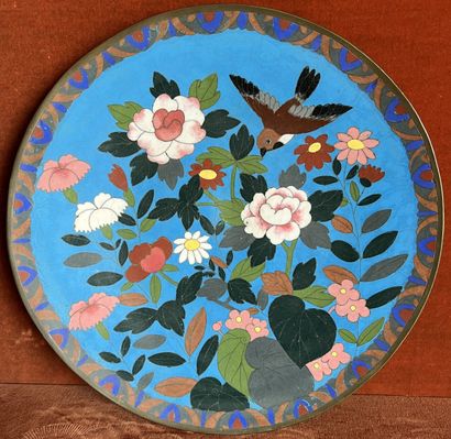 JAPAN, circa 1900. Two round dishes decorated...