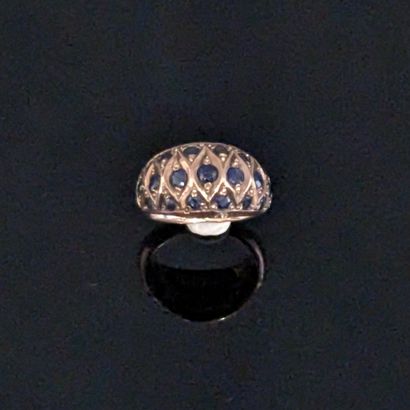Ring in gold, decorated with blue stones...