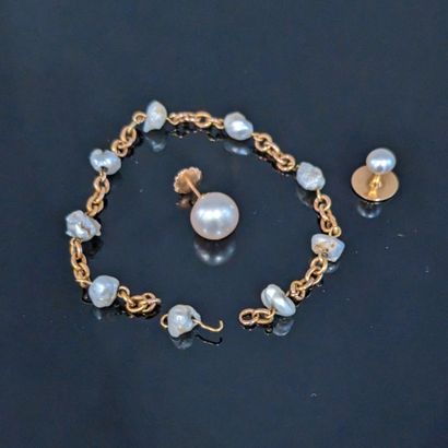 18K (750) yellow gold and pearls. Gross weight...