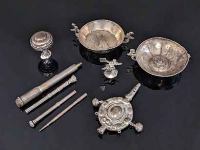 Set in silver (800 and 925): two small cups,...