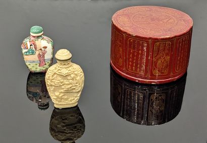 Set: enamelled porcelain snuffbox, decorated...