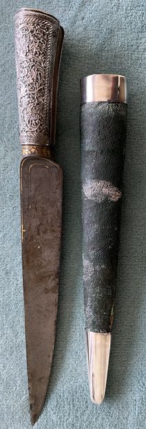 Hunting knife, the handle in ivory carved...
