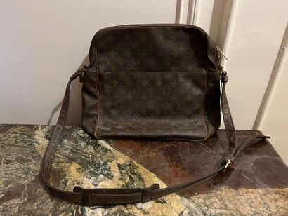Louis VUITTON. Shoulder bag in Monogram®...