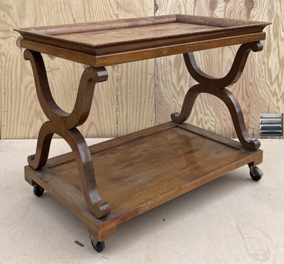 Waiting table in natural wood. The mobile...