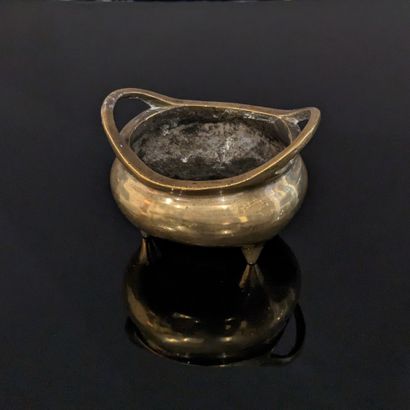 Tripod perfume burner in gilt bronze, with...