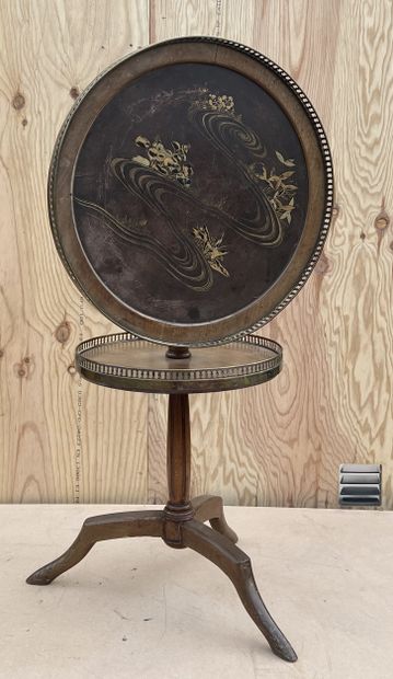 Mahogany pedestal table, the upper tilting...