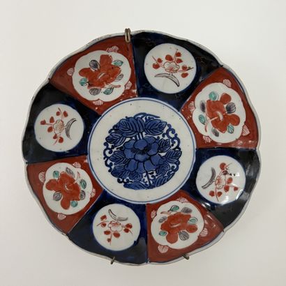 CHINE, XVIIIe siècle. Assiette en porcelaine...