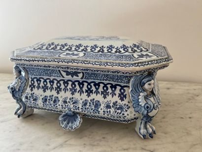 Earthenware box decorated in blue monochrome...