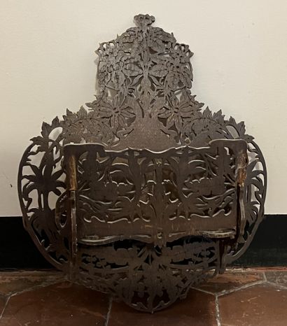 Mail holder in natural wood, with foliage...