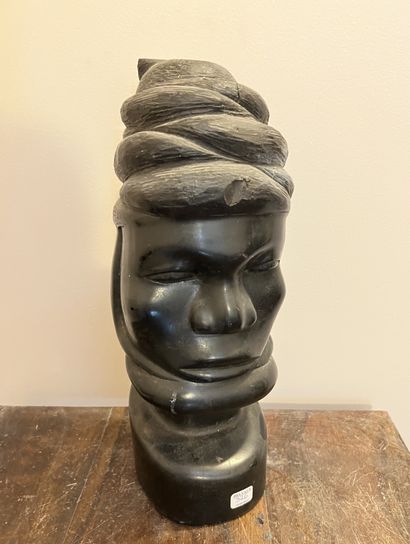 African head in ebony, decorated with a necklace...