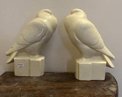 SAINT-CLEMENT. Two groups of doves in beige...