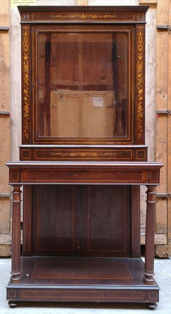 Buffet vitrine en placage de palissandre...