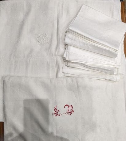 [Set in damask cotton: - tablecloth embroidered...