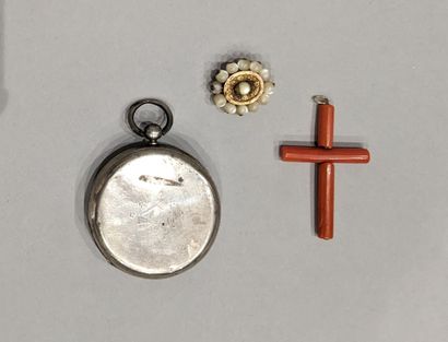 Silver pocket watch (800), the case decorated...