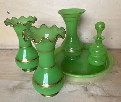 Set in green opaline with gilding net : -...