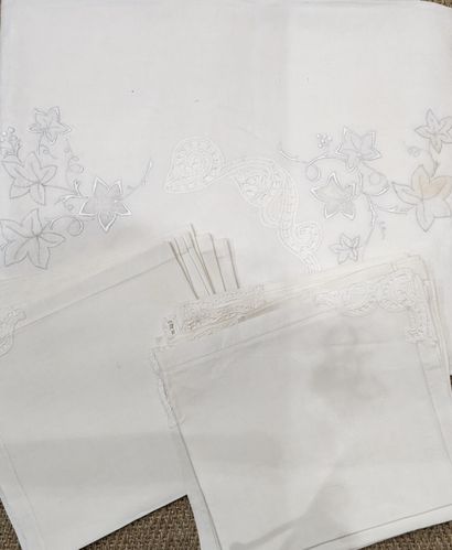[Table linen] Set including: - a tablecloth...