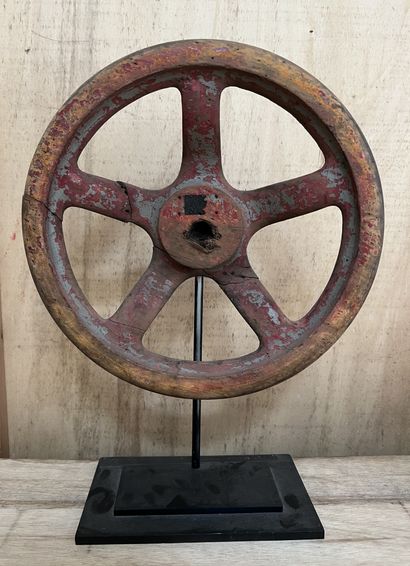 Steering wheel in patinated wood. Mounted...
