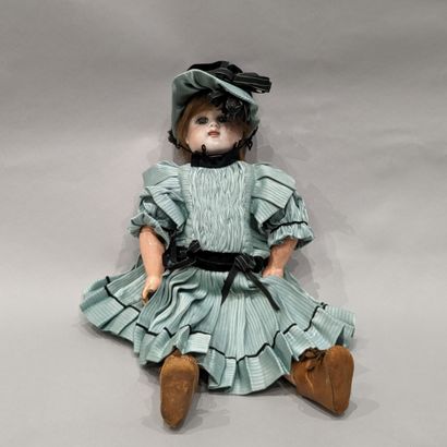 Doll, porcelain head marked in hollow E7D...