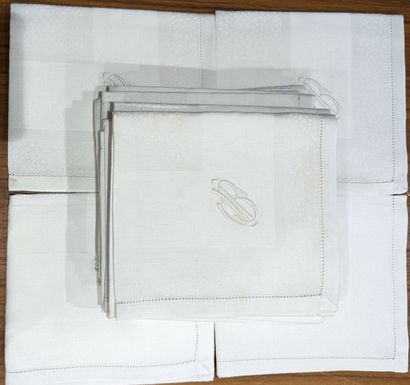 [Table linen] Suite of sixteen damask cotton...