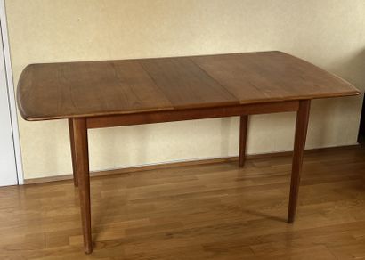 Table en teck et placage de teck, le plateau...