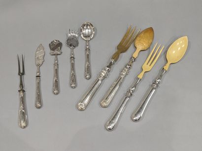 Set on a silver handle (800): - two salad...
