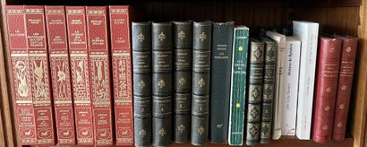 Ensemble de livres reliés et brochés : certains...