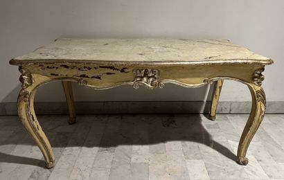 Table basse en bois peint patiné jaune et...