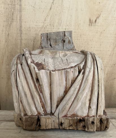 Acephalous bust dressed in a toga, in carved...
