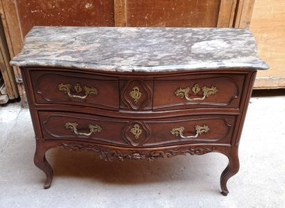 Commode en bois fruitier mouluré, à façade...