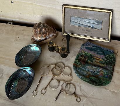 Trinkets: aumônière in pearl with decoration...