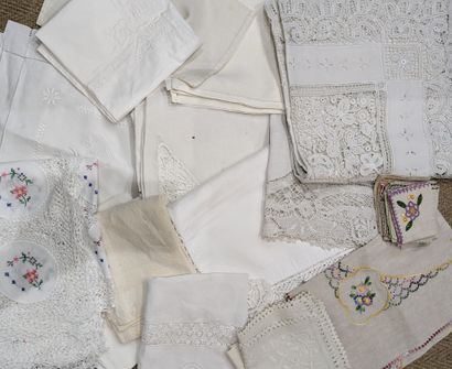 [Household linen] Set including: - a mantelpiece,...
