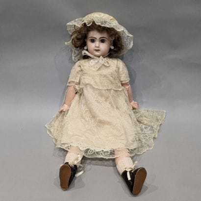 Baby JUMEAU, head in porcelain damaged restored...