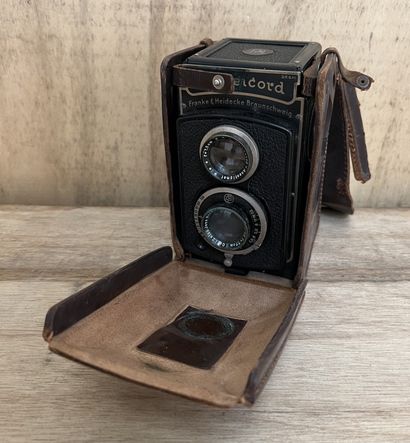 Camera brand ROLLEICORD model Ia. In its...