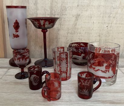 Set in red Bohemia lined crystal with hunting...