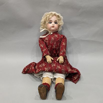 Doll, head in porcelain marked in hollow...