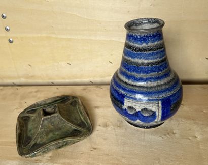 Quadrangular inkwell in shaded green enamelled...