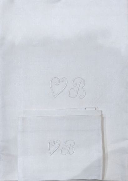 [Set of damask cotton: - an oval tablecloth...