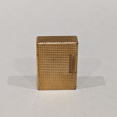 Lighter brand Dupont gold plated, with guilloche...