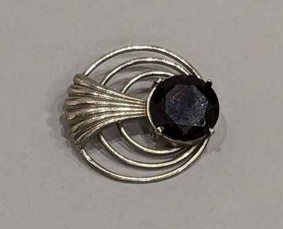 Round silver brooch (925) formed of three...