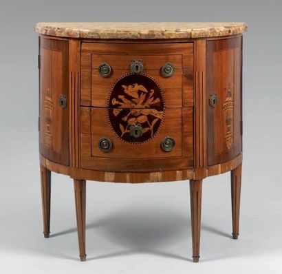 Commode demi-lune marquetée en fil bois de...
