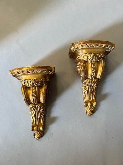 Pair of sconce brackets in gilded resin,...