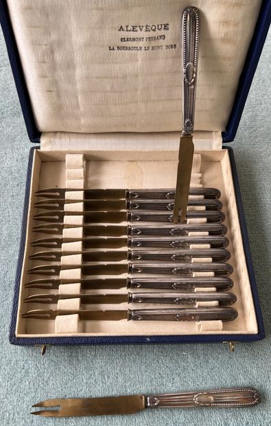 Suite of twelve fruit knives with forged...