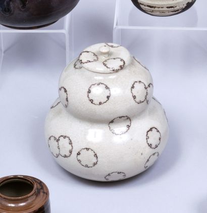 JAPON, fin du XIXe siècle. Vase couvert double-gourde...