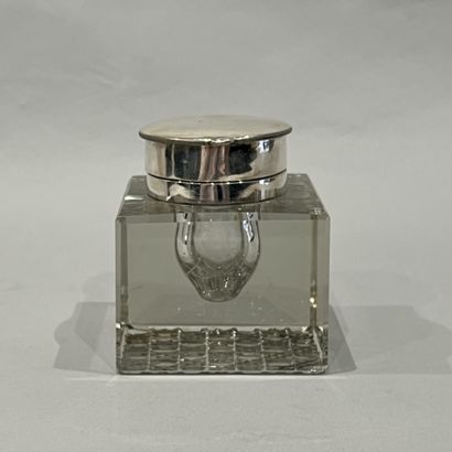 Square crystal inkwell. H. 11 cm - Section:...