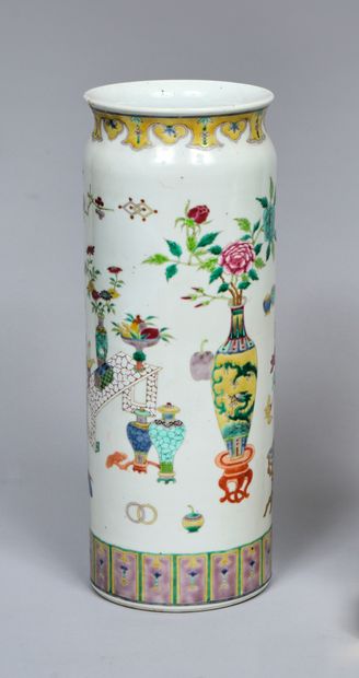 CHINA, circa 1900. Polychrome enameled porcelain...
