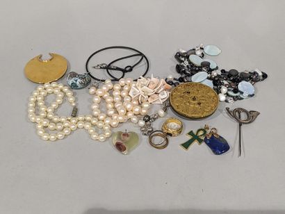 Petit ensemble de bijoux fantaisie : deux...