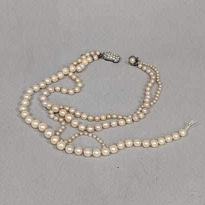 Necklace with three rows of cultured pearls,...
