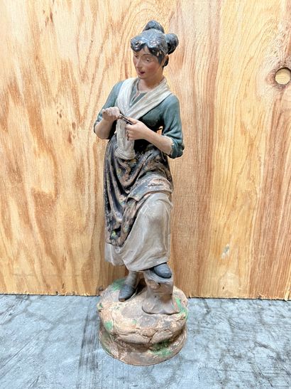 Statuette en terre cuite polychrome représentant...