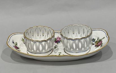 SEVRES, XVIIIe siècle. Monture d'huilier...